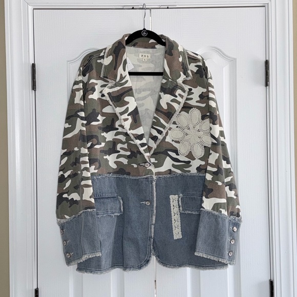 🌸NWT: POL Camouflage and Denim Jacket - Picture 2 of 15